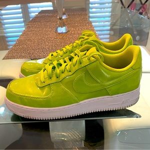 NIKE AIR FORCE 1 '07LV8 UV 'VOLT'